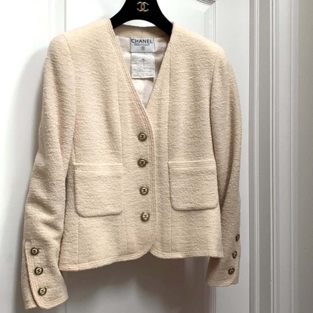 CHANEL Rare Semi Cropped Vintage Tweed Boucle Cream Ivory Jacket Blazer Gold CC